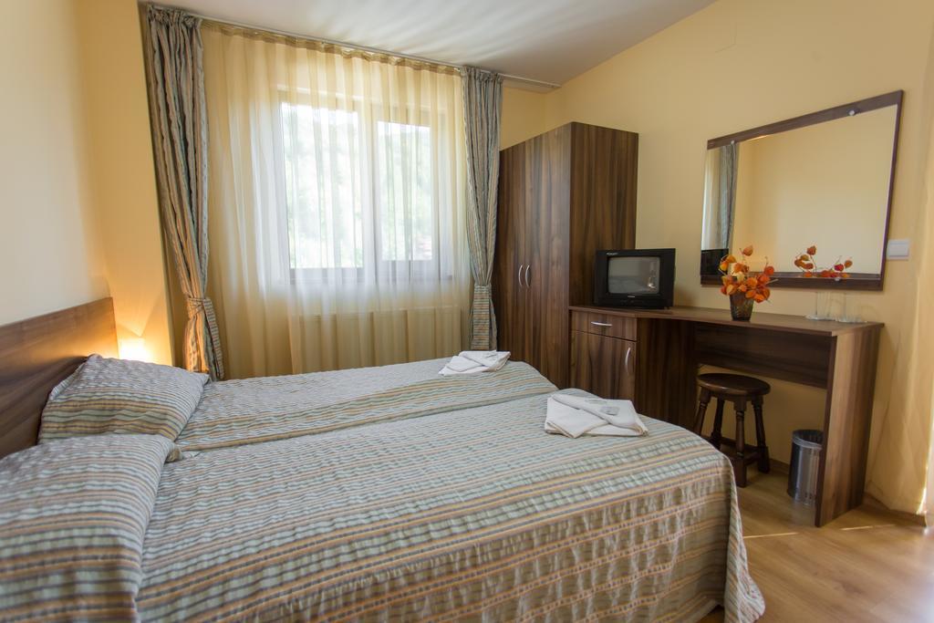 Hera Guest House Чифлик Экстерьер фото